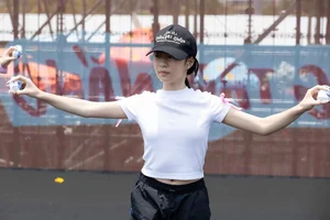 The Viral Charm of Ly Hai’s 12-Year-Old Daughter: A New Generation of Style - image 4