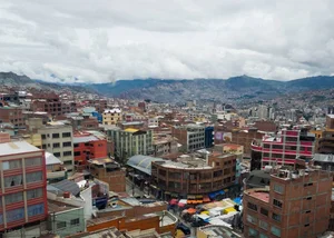 Life at the Edge of the World: Stunning Photos of the Highest City on Earth - image 13