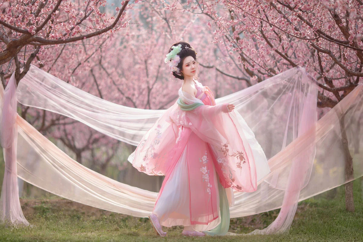 YiTuYu Art Language Vol.10612 Elegant 35-Photo Set of Liu Liu