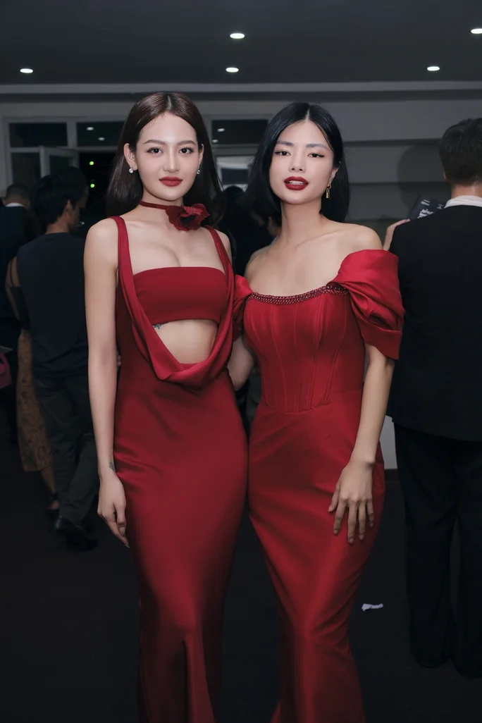 Actress Thùy Anh Captivates Fans in a Stunning Red Dress Showcase