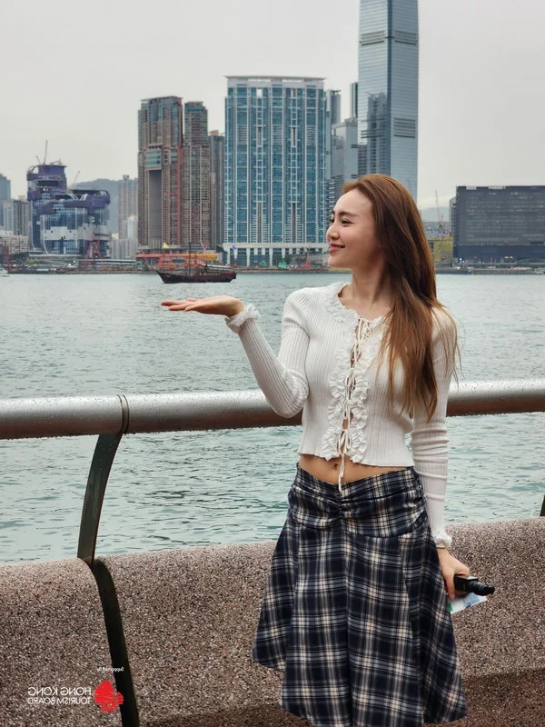 Elegant Lifestyle: Diễm My 9x Spotted Enjoying a Sophisticated Coffee Break in Style