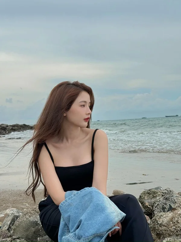 Viral ID Photo Hot Girl Stuns Fans with Ageless Visuals at 29