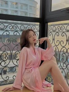 Viral ID Photo Hot Girl Stuns Fans with Ageless Visuals at 29 - image 4
