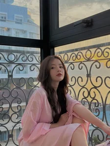 Viral ID Photo Hot Girl Stuns Fans with Ageless Visuals at 29 - image 5