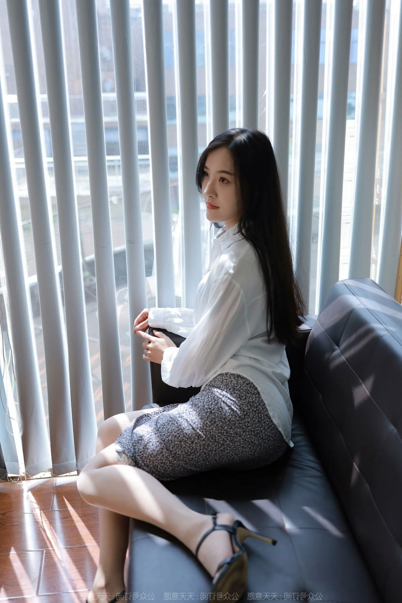 IESS Wanping Gallery: Sophisticated Urban Fashion and Silk Aesthetics