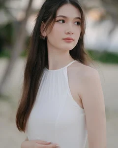 Dang Thanh Giang: The Stunning Transformation of Goalkeeper Dang Van Lam's Younger Sister at 18 - image 5