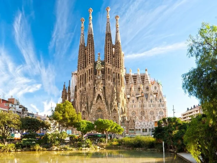7 Legendary Architectural Masterpieces by Antoni Gaudí in Barcelona