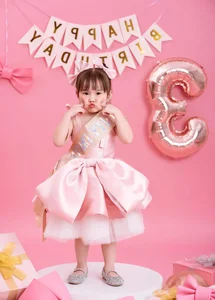 Thu Thủy Celebrates Family Life with 9X Husband and Young Daughter - image 6