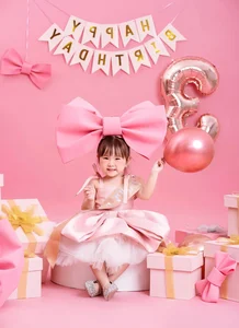 Thu Thủy Celebrates Family Life with 9X Husband and Young Daughter - image 3