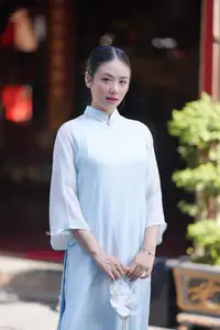 Elegant Vietnamese Girl in Traditional Ao Dai Capturing Timeless Asian Beauty - image 0