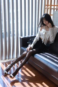 IESS Tuan Tuan Elegant Back Seam Stocking Photography Collection - image 11