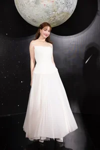 Red Carpet Glamour: Thanh Thuy and Top Celebrities Shine in High-Fashion Gowns - image 1