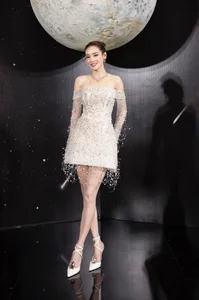 Red Carpet Glamour: Thanh Thuy and Top Celebrities Shine in High-Fashion Gowns - image 7