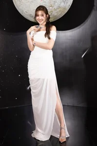 Red Carpet Glamour: Thanh Thuy and Top Celebrities Shine in High-Fashion Gowns - image 5