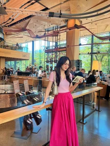 Former Runner-Up Beauty Queen Chooses Family Over Fame and Maintains a Youthful Glow - image 6