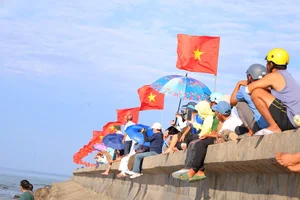 Vibrant Vietnam SUP Festival 2026 at Scenic Cong To Vo Gate - image 2