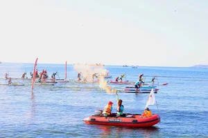 Vibrant Vietnam SUP Festival 2026 at Scenic Cong To Vo Gate - image 5