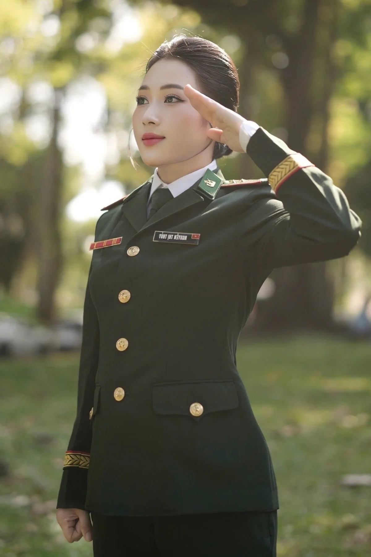 Stunning Lieutenant Goes Viral: See the Viral Photos of This Beautiful Officer