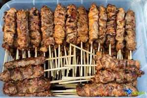 Hanoi Street Food: The Famous Skewer Stall in Cau Giay District - image 3