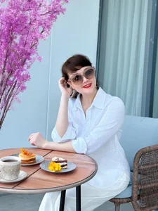Oc Thanh Van and Huong Tram Show Off Stunning Looks - image 2