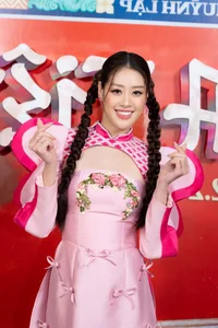 Pregnant Actress Puka and Phuong My Chi Shine at New Movie Premiere Event - image 7