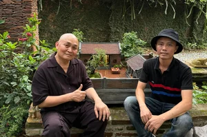 Artist Xuan Hinh’s Exquisite Miniature Traditional House: A Masterpiece of Cultural Art - image 4