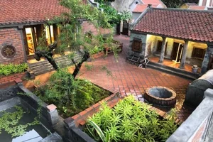 Artist Xuan Hinh’s Exquisite Miniature Traditional House: A Masterpiece of Cultural Art - image 9
