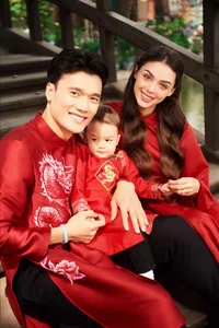 Dianka Zakhidova and Bui Tien Dung Wear Ao Dai for Tet Photoshoot - image 2