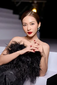 Kha Ngan's Stunning Transformation: 10 Years of Fame and Fashion - image 7