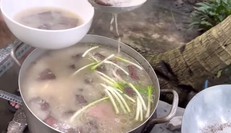 50-Year-Old Unmarried Actor Warms Hearts by Cooking Traditional Dishes for His Mother