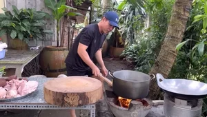 50-Year-Old Unmarried Actor Warms Hearts by Cooking Traditional Dishes for His Mother - image 11