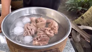50-Year-Old Unmarried Actor Warms Hearts by Cooking Traditional Dishes for His Mother - image 5