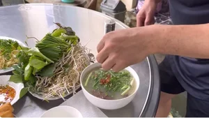 50-Year-Old Unmarried Actor Warms Hearts by Cooking Traditional Dishes for His Mother - image 4