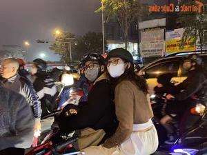 Spectacular Drone Light Show Illuminates Hanoi’s West Lake Despite Rainy Weather - image 10