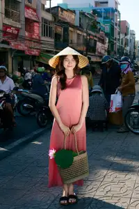 Discover the Gentle Beauty of a Girl in Afternoon Sun: Elegant Style, Captivating All Eyes. - image 12
