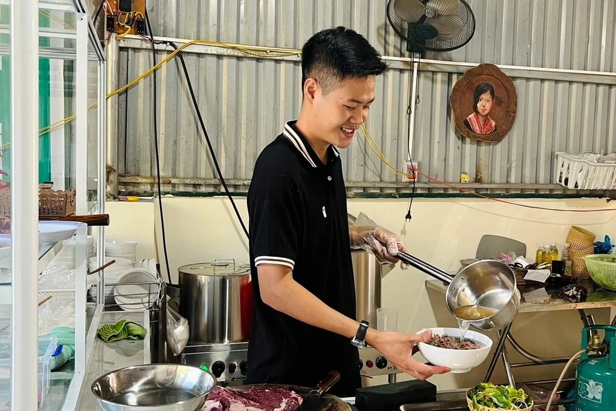 A Heartwarming Act of Kindness: Deaf-Mute Grandmother and the Noodle Shop Gesture