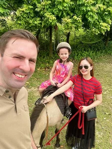 Lan Phuong’s Radiant Beauty and Happy Marriage with Her Western Husband - image 4
