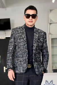 The Timeless Charisma of Actor Quang Minh: Maintaining Style and Vitality Through the Years - image 8