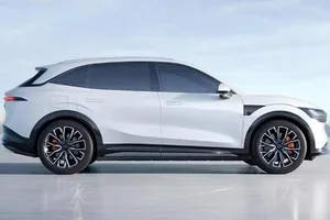 Zeekr 7X Electric SUV Catches Fire, Prompting Urgent Warning from Manufacturer - image 1