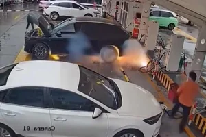 Zeekr 7X Electric SUV Catches Fire, Prompting Urgent Warning from Manufacturer - image 7