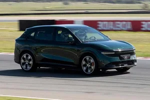 Zeekr 7X Electric SUV Catches Fire, Prompting Urgent Warning from Manufacturer - image 0