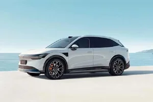 Zeekr 7X Electric SUV Catches Fire, Prompting Urgent Warning from Manufacturer - image 2