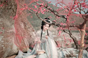 Spring Muse in Hanfu YiTuYu Art Language Vol.8879 Da Wai Wai Ge - image 13