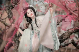 Spring Muse in Hanfu YiTuYu Art Language Vol.8879 Da Wai Wai Ge - image 42