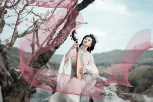 Spring Muse in Hanfu YiTuYu Art Language Vol.8879 Da Wai Wai Ge - image 5