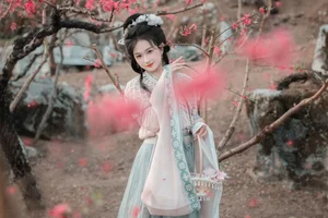 Spring Muse in Hanfu YiTuYu Art Language Vol.8879 Da Wai Wai Ge - image 36