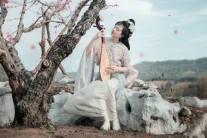 Spring Muse in Hanfu YiTuYu Art Language Vol.8879 Da Wai Wai Ge - image 11