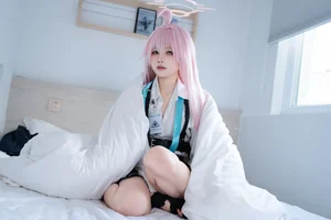 Stunning Takanashi Hoshino Cosplay by Nagi Shimizu: A Must-See Blue Archive Photo Collection for Anime Fans and Cosplayers - image 25