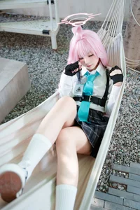 Stunning Takanashi Hoshino Cosplay by Nagi Shimizu: A Must-See Blue Archive Photo Collection for Anime Fans and Cosplayers - image 7