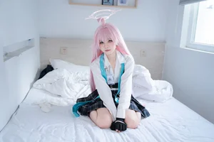 Stunning Takanashi Hoshino Cosplay by Nagi Shimizu: A Must-See Blue Archive Photo Collection for Anime Fans and Cosplayers - image 21